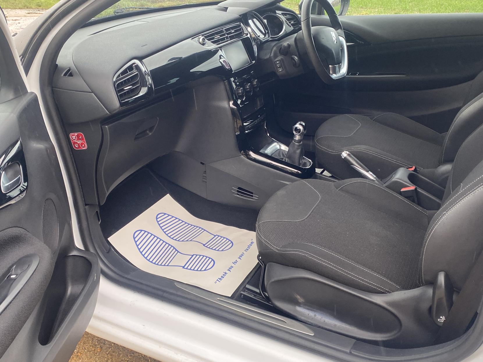 DS AUTOMOBILES DS 3 1.2 PureTech DStyle Hatchback 3dr Petrol Manual Euro 6 (82 ps)