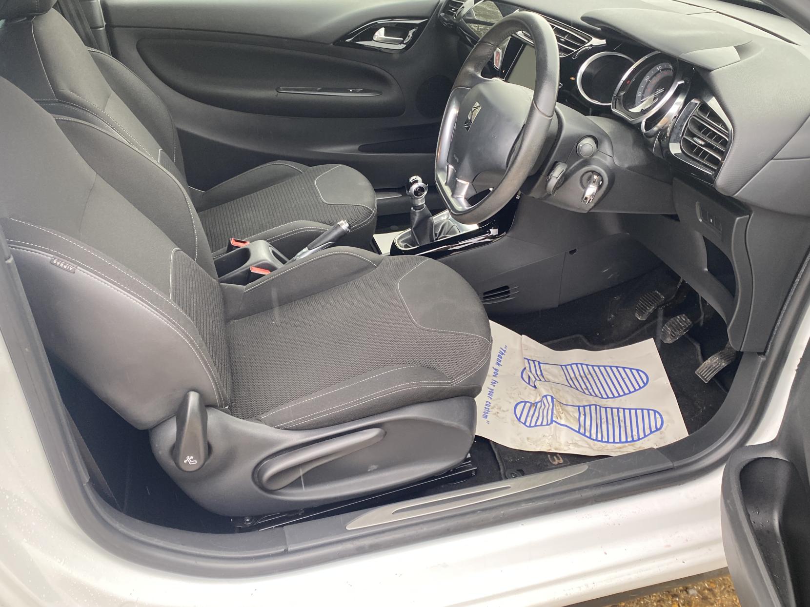 DS AUTOMOBILES DS 3 1.2 PureTech DStyle Hatchback 3dr Petrol Manual Euro 6 (82 ps)