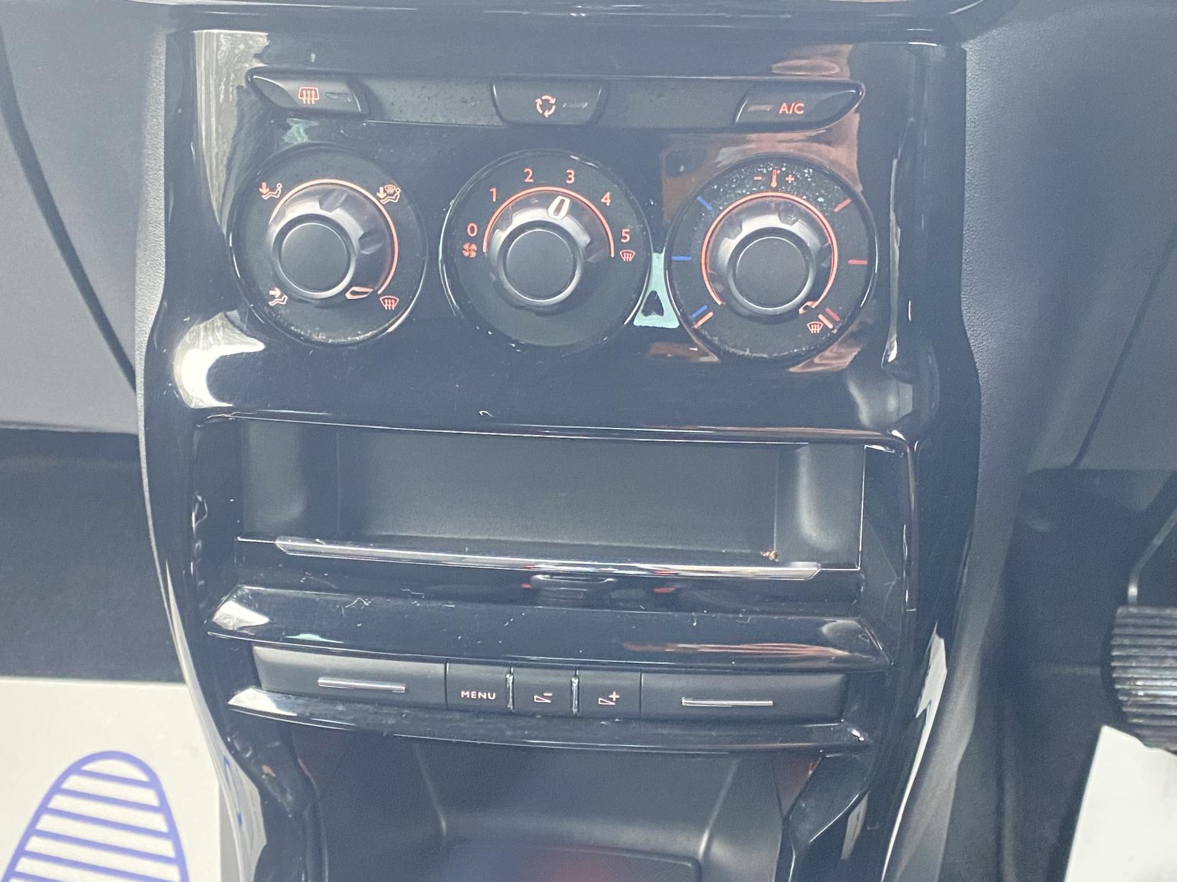 DS AUTOMOBILES DS 3 1.2 PureTech DStyle Hatchback 3dr Petrol Manual Euro 6 (82 ps)