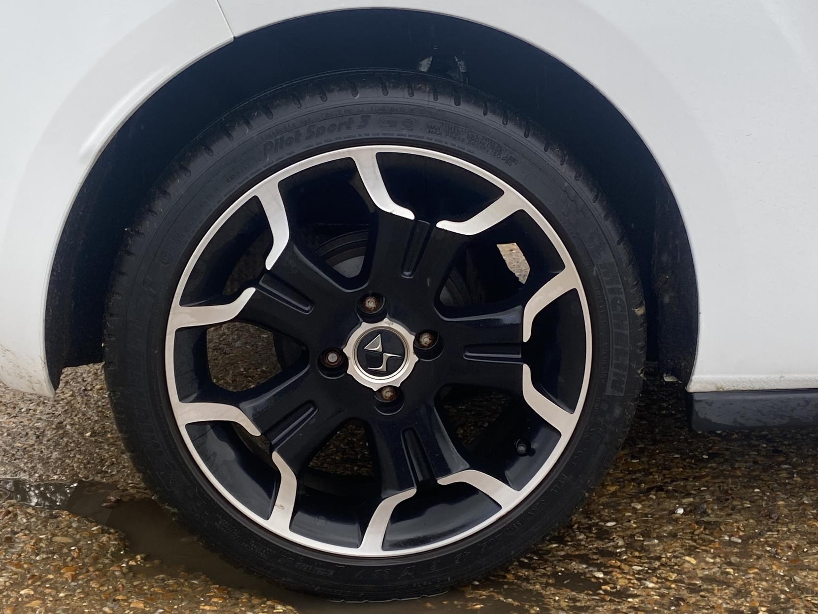 DS AUTOMOBILES DS 3 1.2 PureTech DStyle Hatchback 3dr Petrol Manual Euro 6 (82 ps)