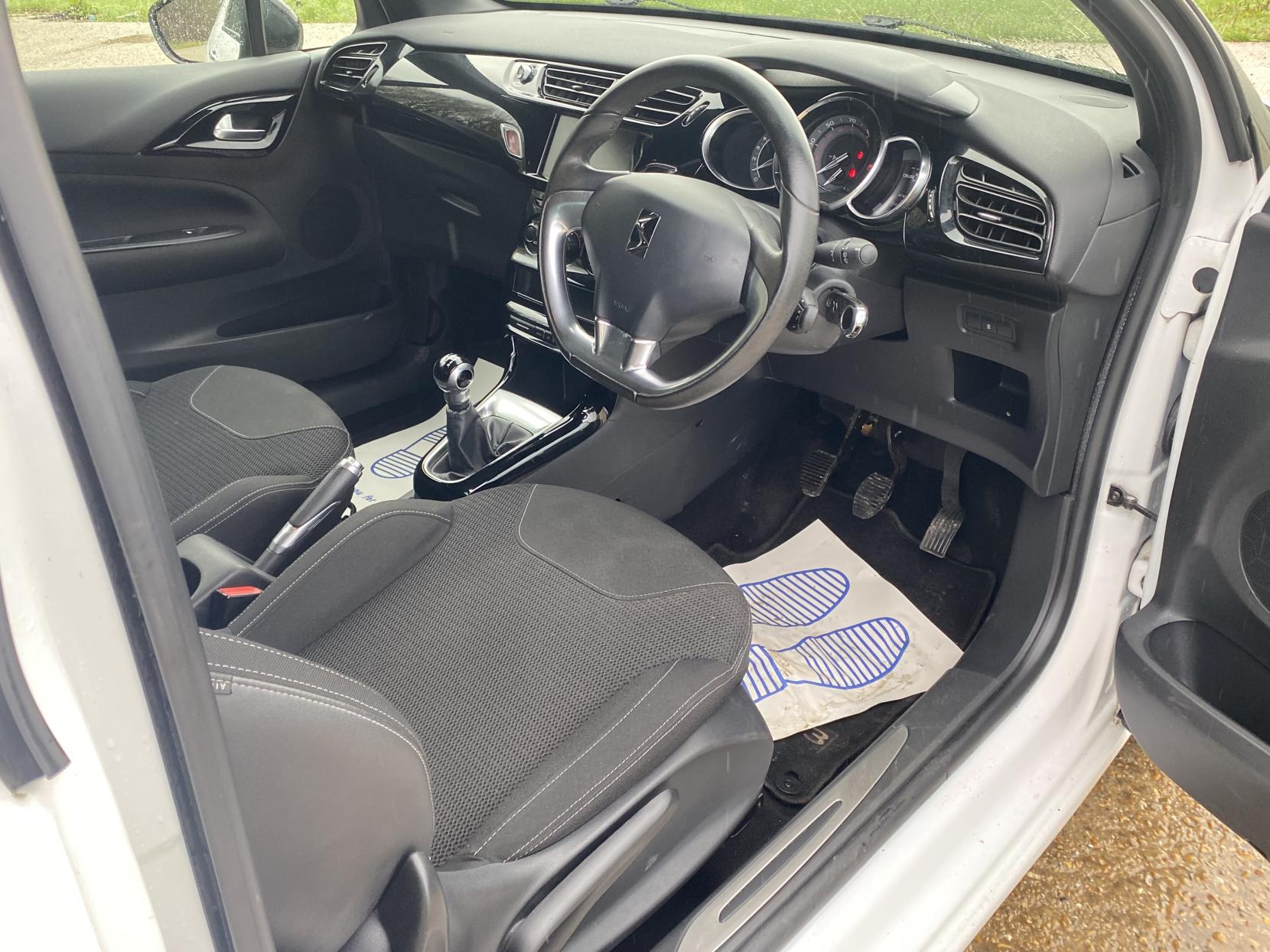 DS AUTOMOBILES DS 3 1.2 PureTech DStyle Hatchback 3dr Petrol Manual Euro 6 (82 ps)