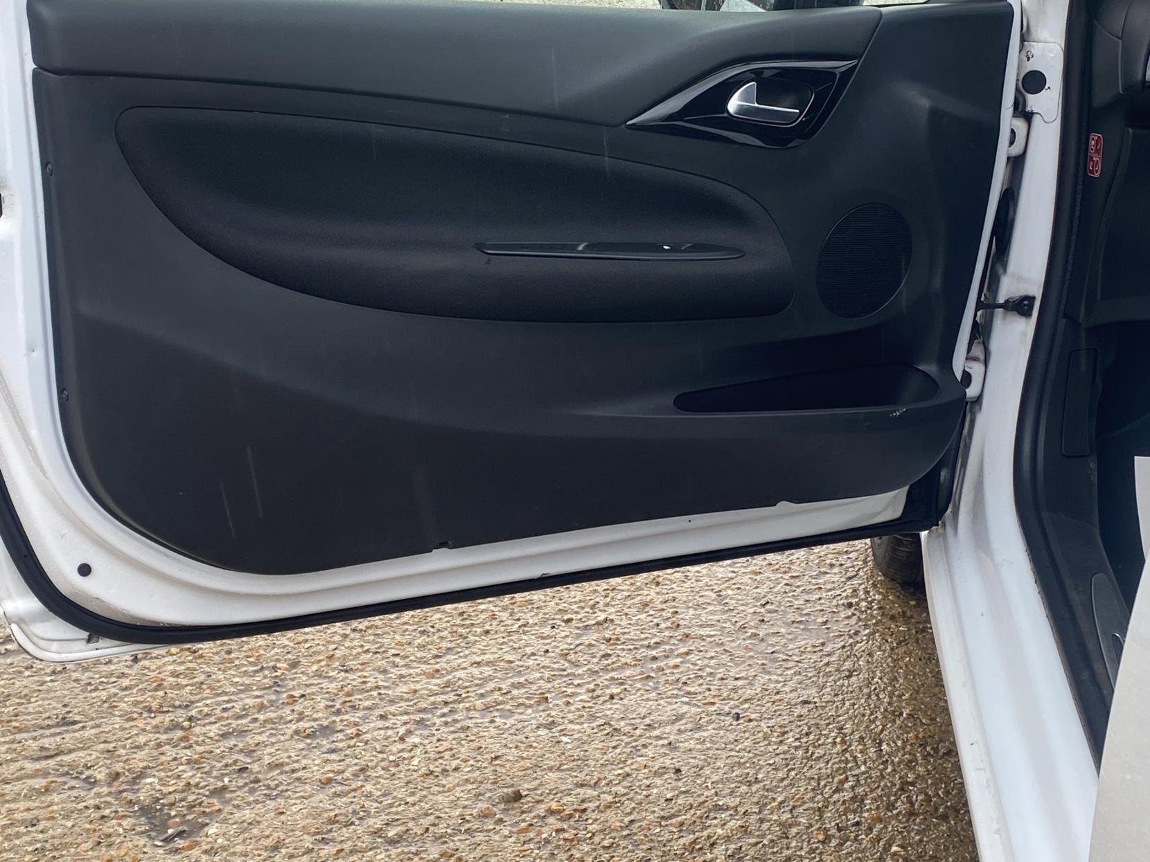 DS AUTOMOBILES DS 3 1.2 PureTech DStyle Hatchback 3dr Petrol Manual Euro 6 (82 ps)