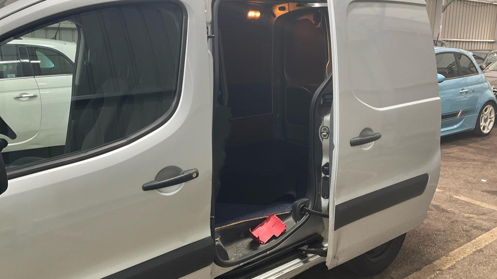 Peugeot Partner 1.6 BlueHDi 651 Professional Panel Van 5dr Diesel Manual L1 (112 g/km, 73.97 bhp)