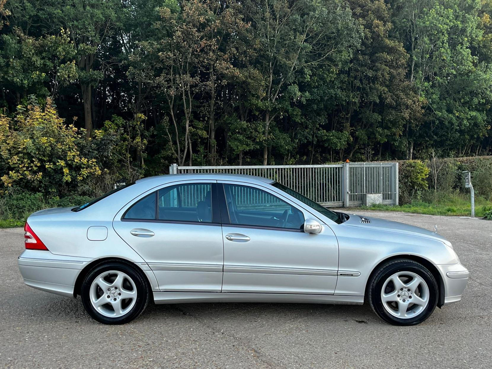 Mercedes-Benz C Class 2.6 C240 Avantgarde SE Saloon 4dr Petrol Automatic (256 g/km, 170 bhp)