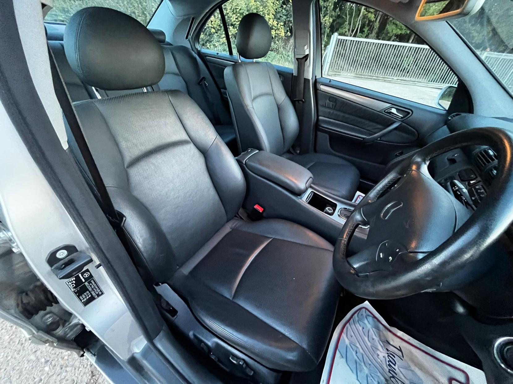 Mercedes-Benz C Class 2.6 C240 Avantgarde SE Saloon 4dr Petrol Automatic (256 g/km, 170 bhp)