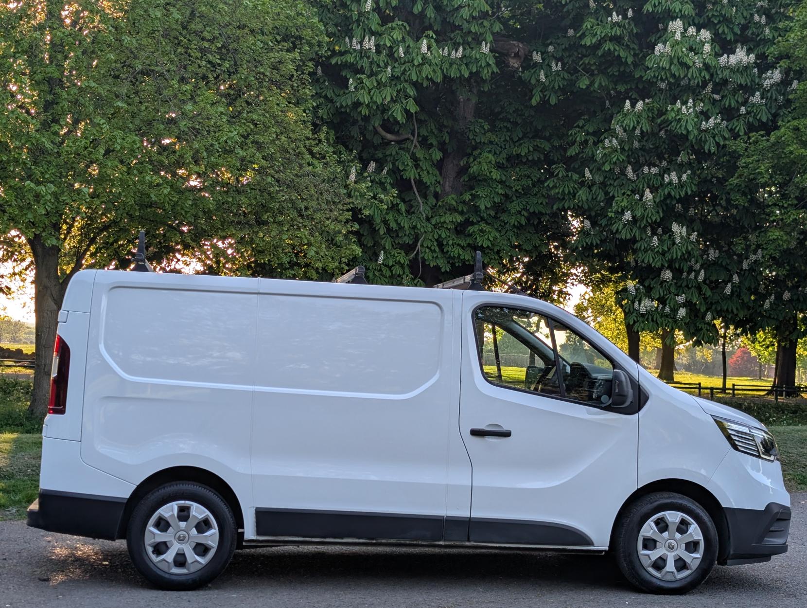 Renault Trafic 2.0 dCi Blue 28 Business+ Panel Van 5dr Diesel Manual SWB Euro 6 (s/s) (130 ps)