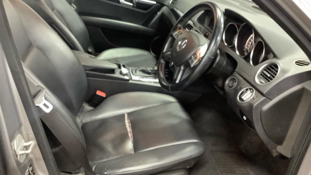 Mercedes-Benz C Class 2.1 C200 CDI Executive SE (Premium) Saloon 4dr Diesel G-Tronic+ Euro 5 (s/s) (136 ps)