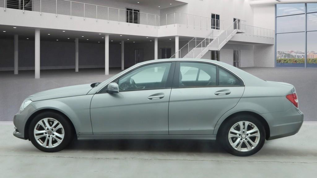 Mercedes-Benz C Class 2.1 C200 CDI Executive SE (Premium) Saloon 4dr Diesel G-Tronic+ Euro 5 (s/s) (136 ps)