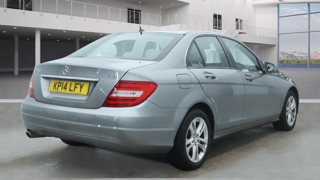 Mercedes-Benz C Class 2.1 C200 CDI Executive SE (Premium) Saloon 4dr Diesel G-Tronic+ Euro 5 (s/s) (136 ps)