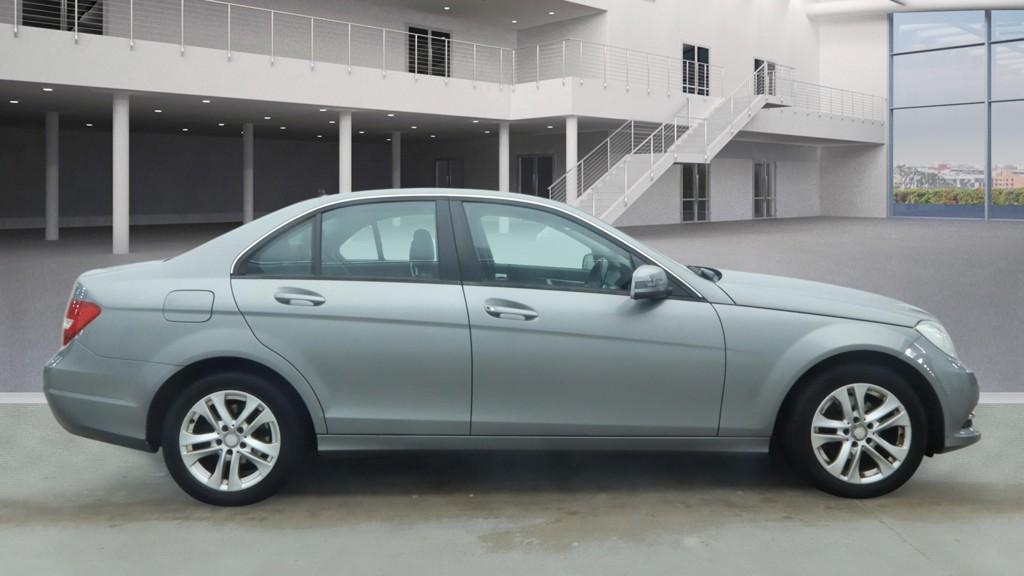 Mercedes-Benz C Class 2.1 C200 CDI Executive SE (Premium) Saloon 4dr Diesel G-Tronic+ Euro 5 (s/s) (136 ps)