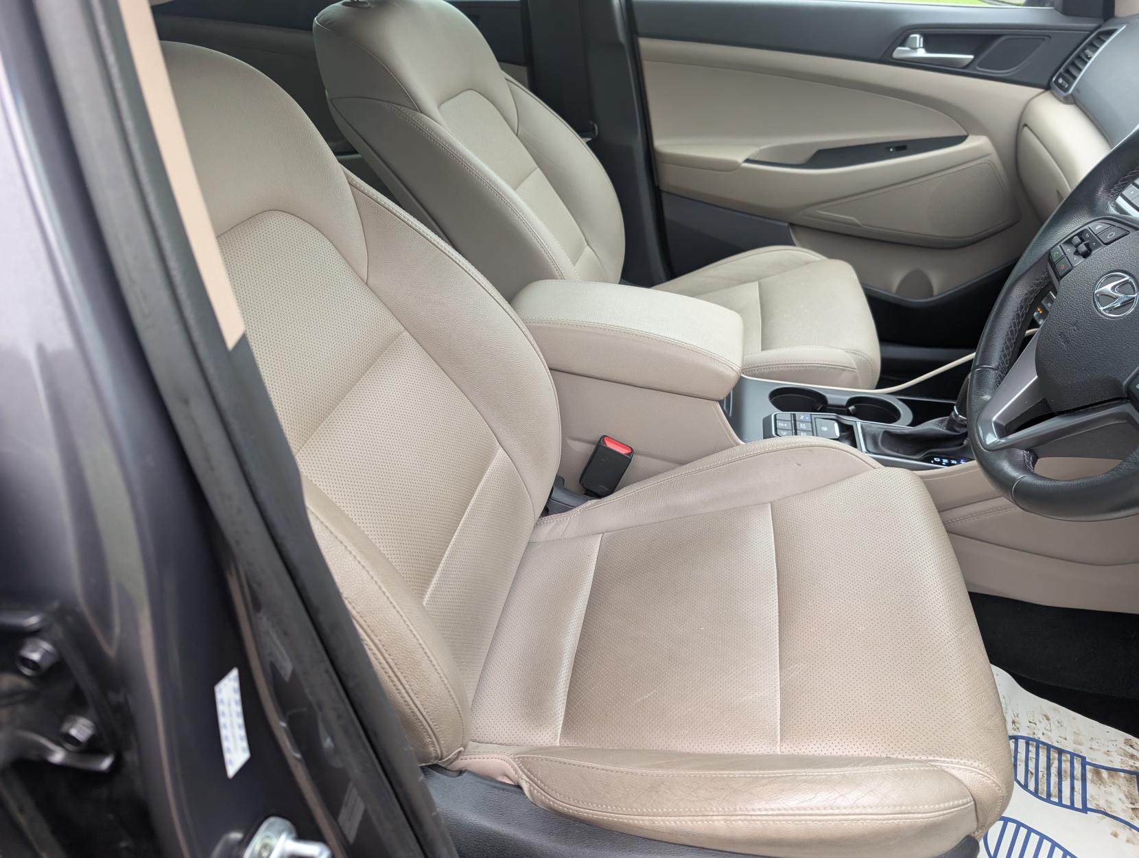 Hyundai TUCSON 2.0 CRDi Premium SUV 5dr Diesel Auto 4WD Euro 6 (185 ps)