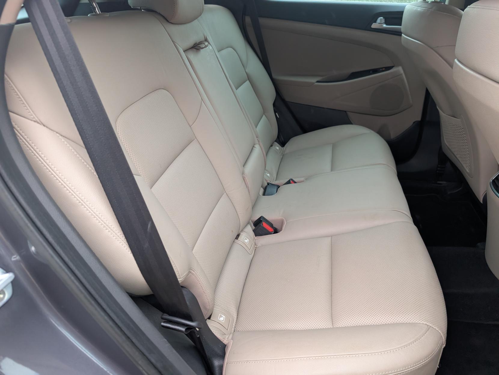 Hyundai TUCSON 2.0 CRDi Premium SUV 5dr Diesel Auto 4WD Euro 6 (185 ps)