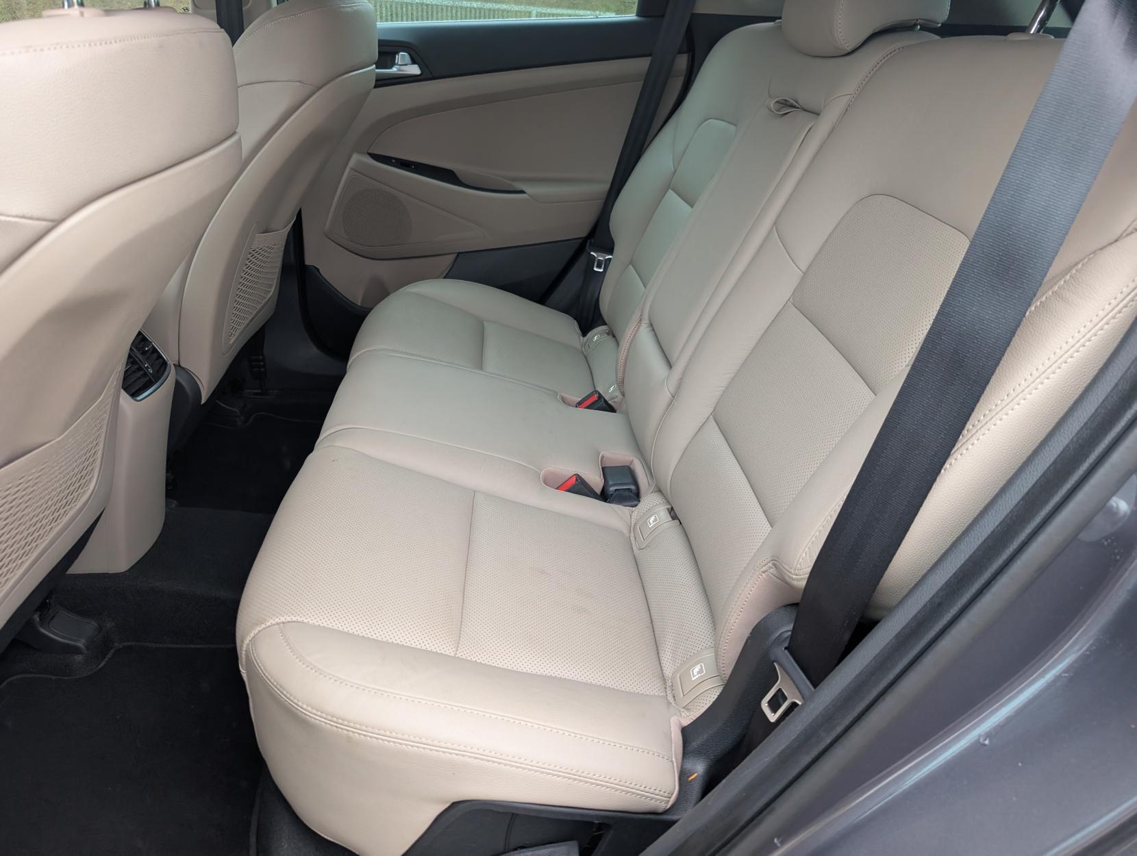 Hyundai TUCSON 2.0 CRDi Premium SUV 5dr Diesel Auto 4WD Euro 6 (185 ps)