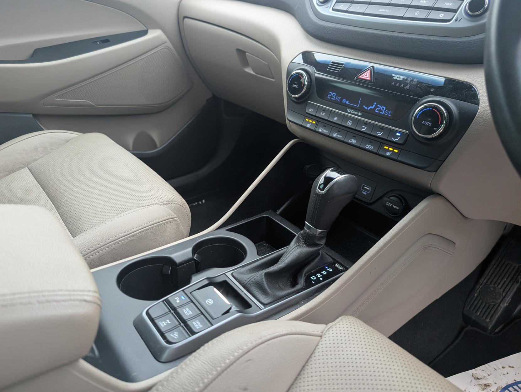 Hyundai TUCSON 2.0 CRDi Premium SUV 5dr Diesel Auto 4WD Euro 6 (185 ps)