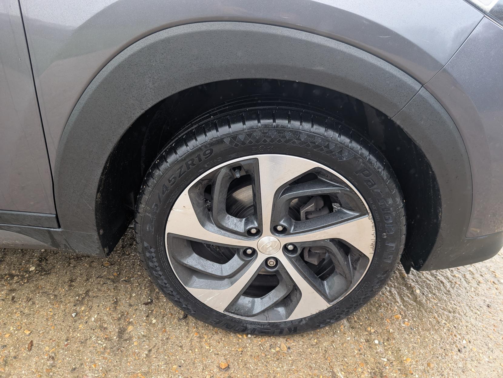 Hyundai TUCSON 2.0 CRDi Premium SUV 5dr Diesel Auto 4WD Euro 6 (185 ps)