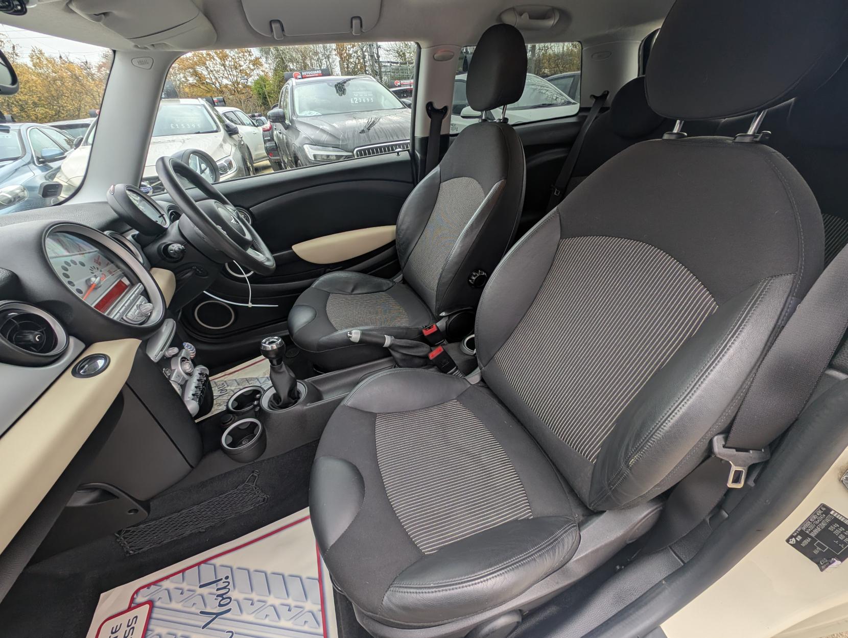 MINI Hatch 1.6 Cooper Hatchback 3dr Petrol Manual Euro 4 (120 ps)