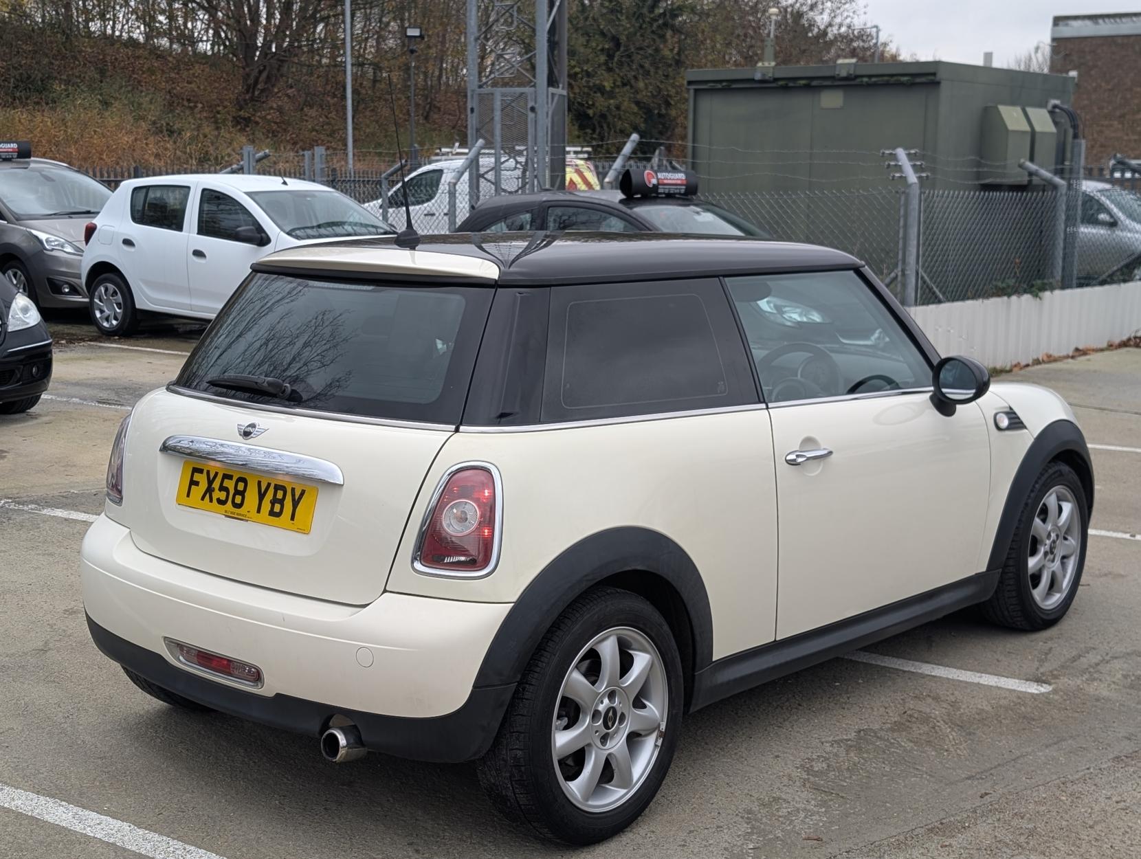 MINI Hatch 1.6 Cooper Hatchback 3dr Petrol Manual Euro 4 (120 ps)