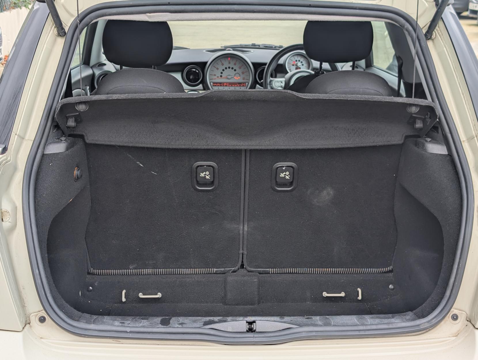 MINI Hatch 1.6 Cooper Hatchback 3dr Petrol Manual Euro 4 (120 ps)