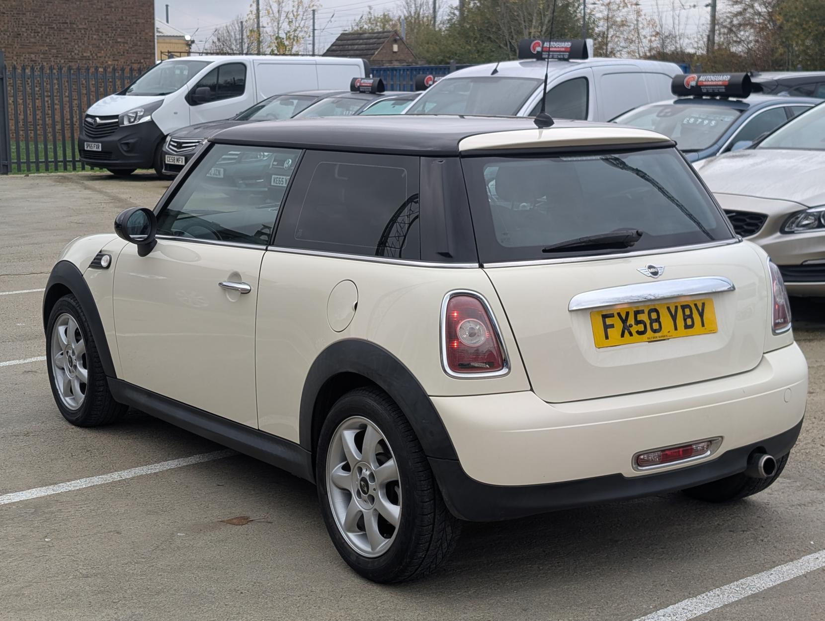 MINI Hatch 1.6 Cooper Hatchback 3dr Petrol Manual Euro 4 (120 ps)
