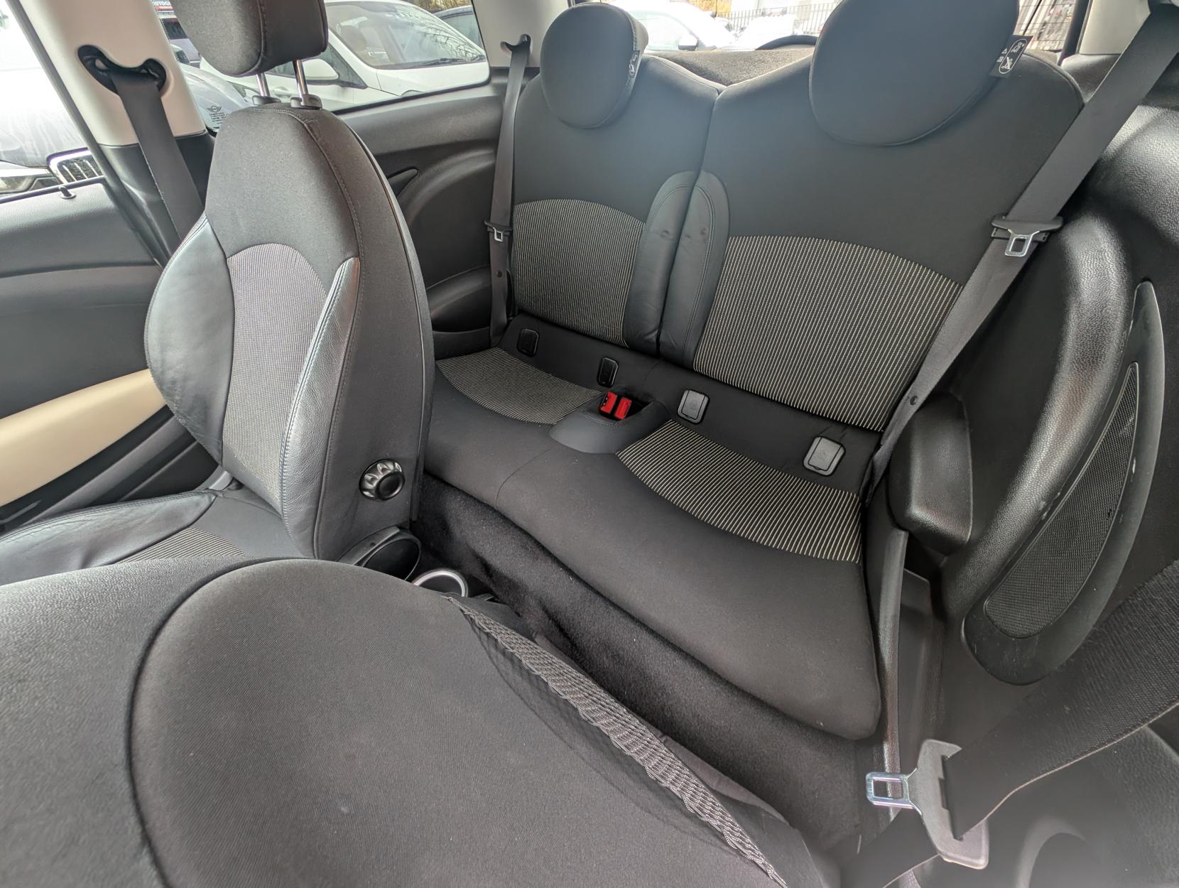 MINI Hatch 1.6 Cooper Hatchback 3dr Petrol Manual Euro 4 (120 ps)