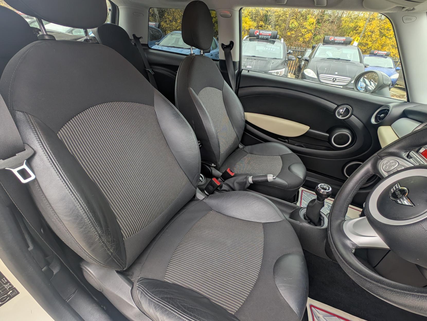 MINI Hatch 1.6 Cooper Hatchback 3dr Petrol Manual Euro 4 (120 ps)