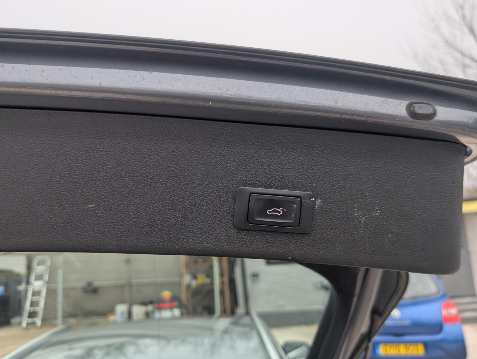 Audi A4 Avant 2.0 TDI ultra SE Technik Estate 5dr Diesel Manual Euro 6 (s/s) (163 ps)