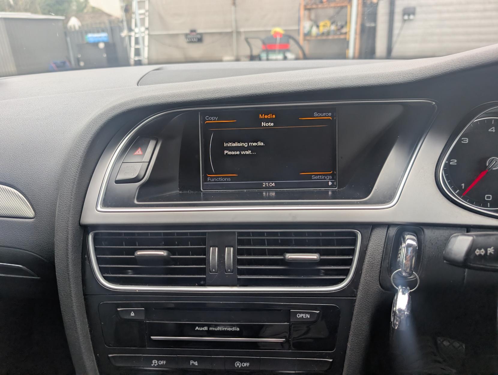 Audi A4 Avant 2.0 TDI ultra SE Technik Estate 5dr Diesel Manual Euro 6 (s/s) (163 ps)