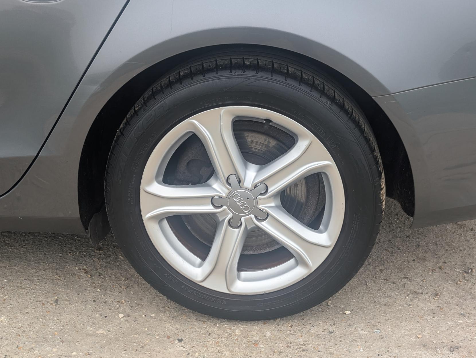 Audi A4 Avant 2.0 TDI ultra SE Technik Estate 5dr Diesel Manual Euro 6 (s/s) (163 ps)