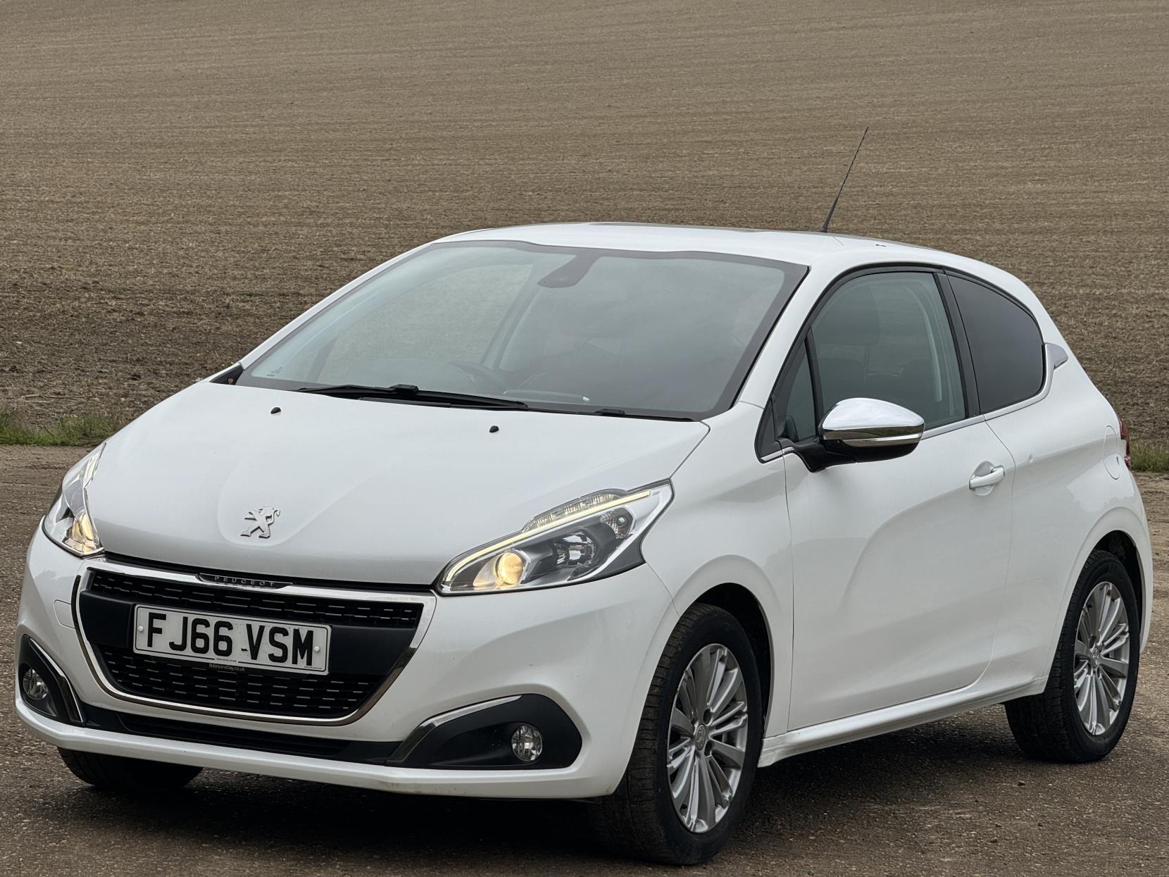 Peugeot 208 1.2 PureTech Allure Hatchback 3dr Petrol Manual Euro 6 (82 ps)