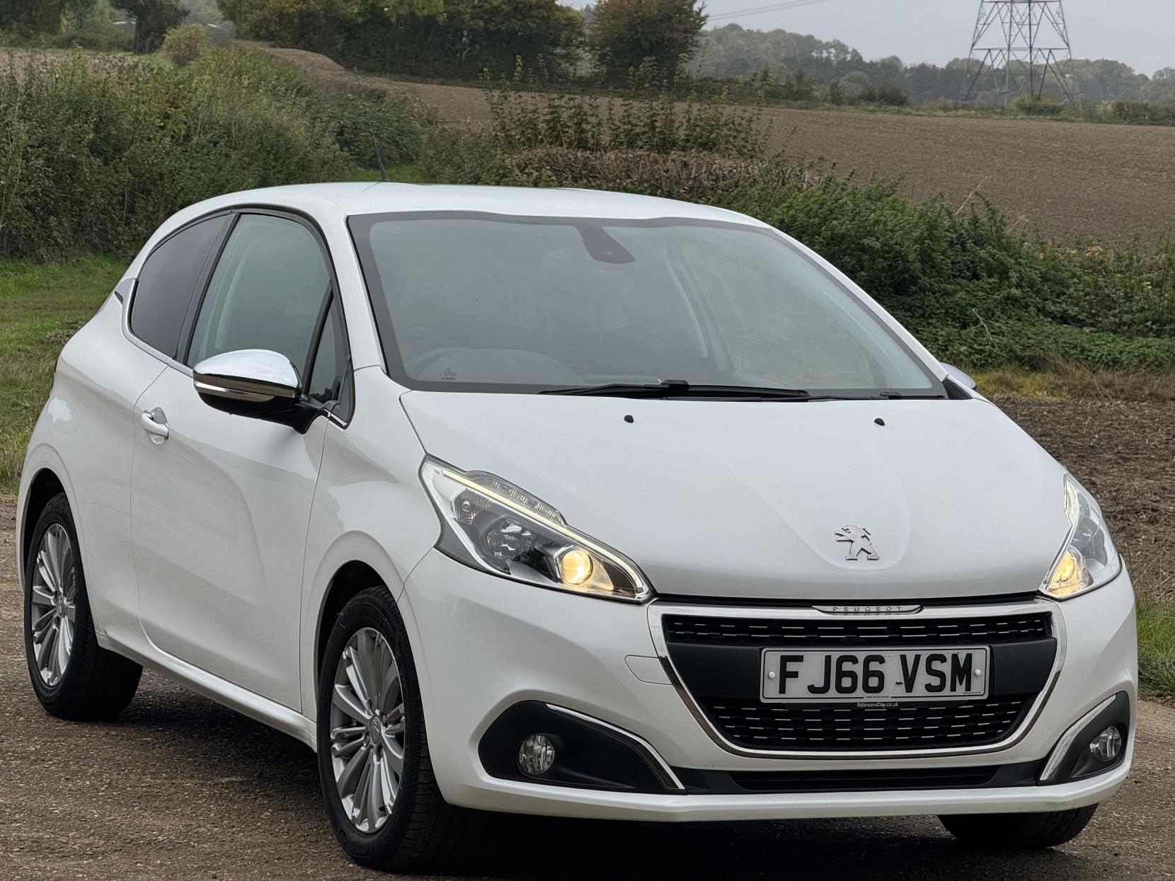 Peugeot 208 1.2 PureTech Allure Hatchback 3dr Petrol Manual Euro 6 (82 ps)