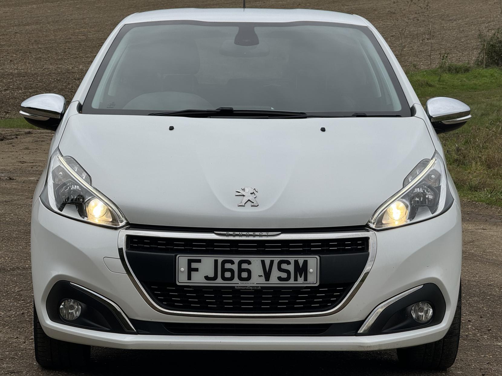 Peugeot 208 1.2 PureTech Allure Hatchback 3dr Petrol Manual Euro 6 (82 ps)