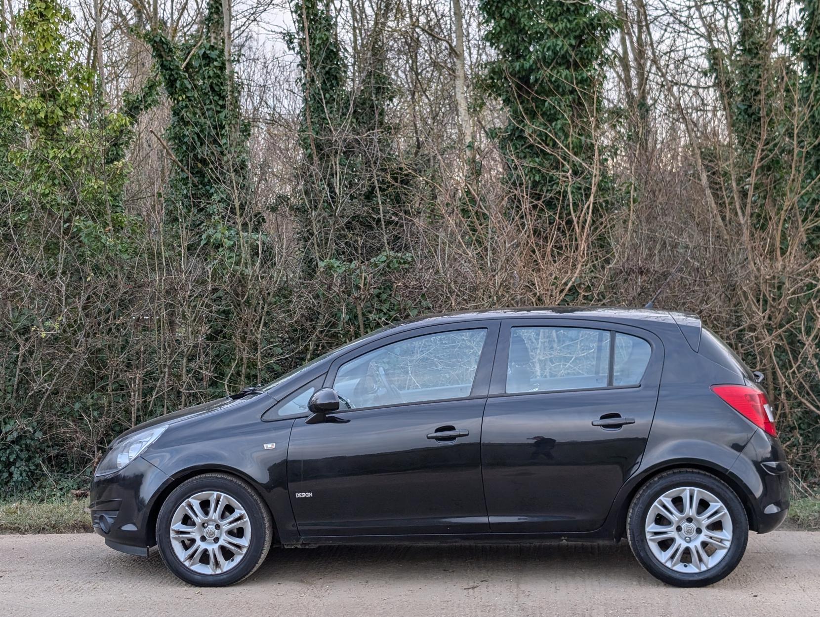 Vauxhall Corsa 1.4i 16v Design Hatchback 5dr Petrol Automatic (a/c) (166 g/km, 89 bhp)