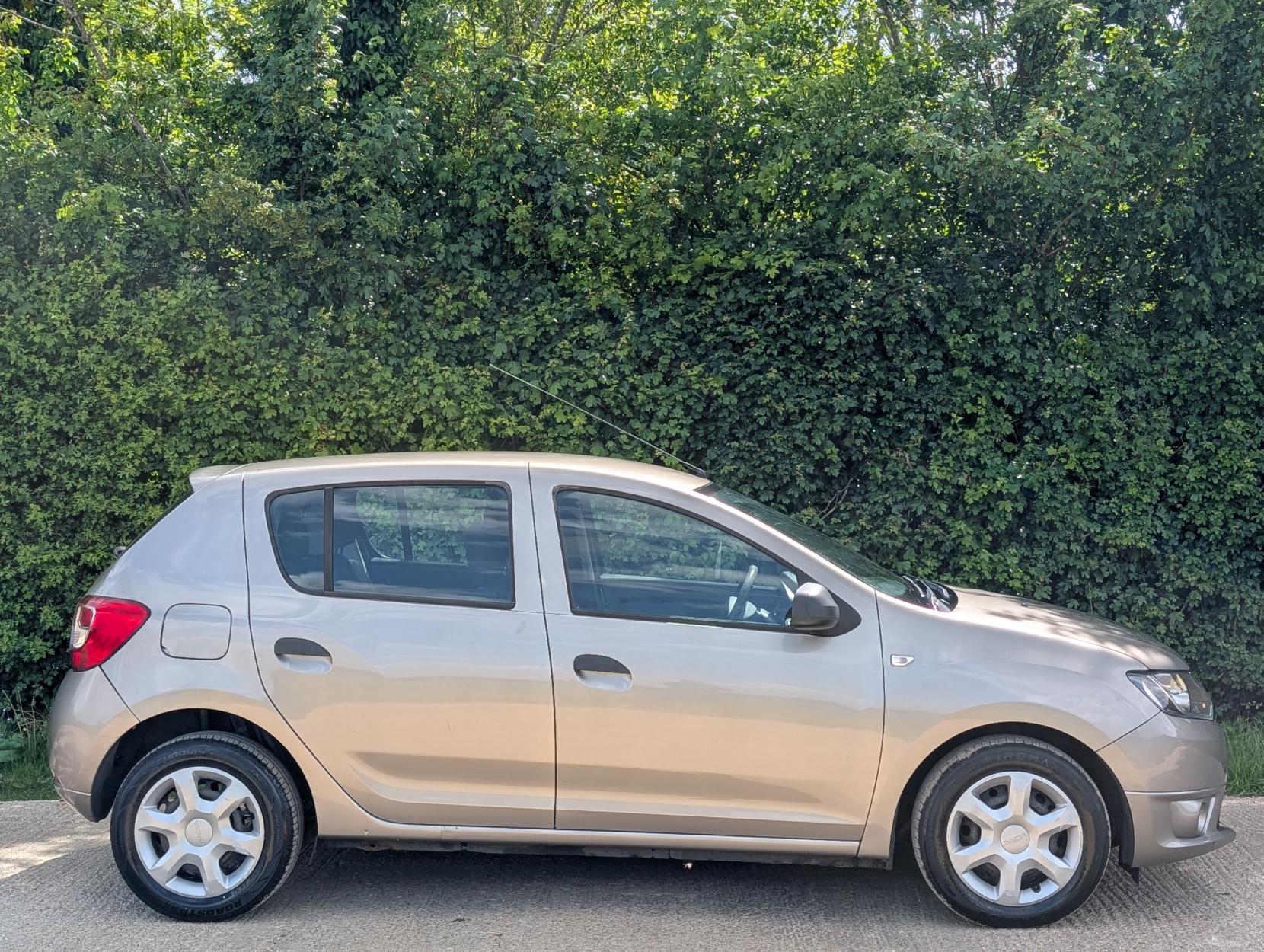 Dacia Sandero 1.2 Ambiance Hatchback 5dr Petrol Manual Euro 5 (75 ps)
