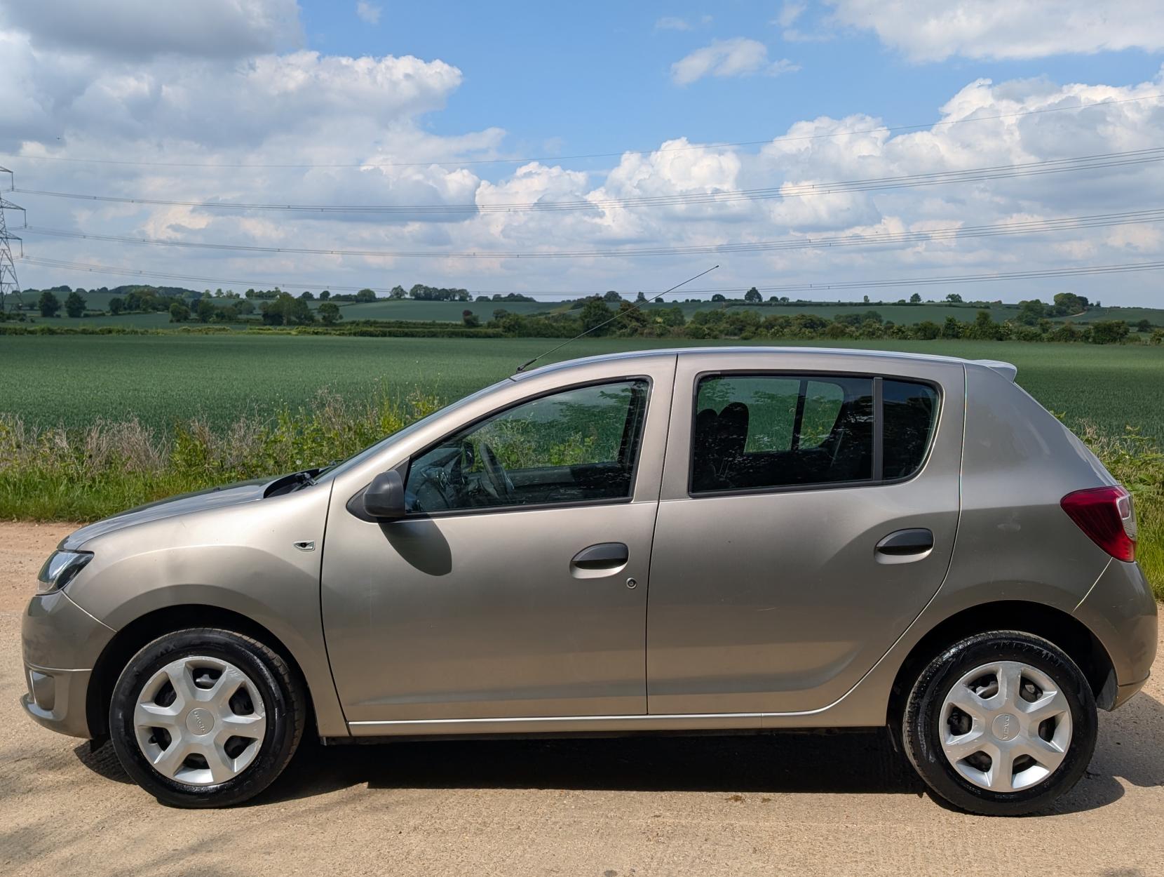 Dacia Sandero 1.2 Ambiance Hatchback 5dr Petrol Manual Euro 5 (75 ps)