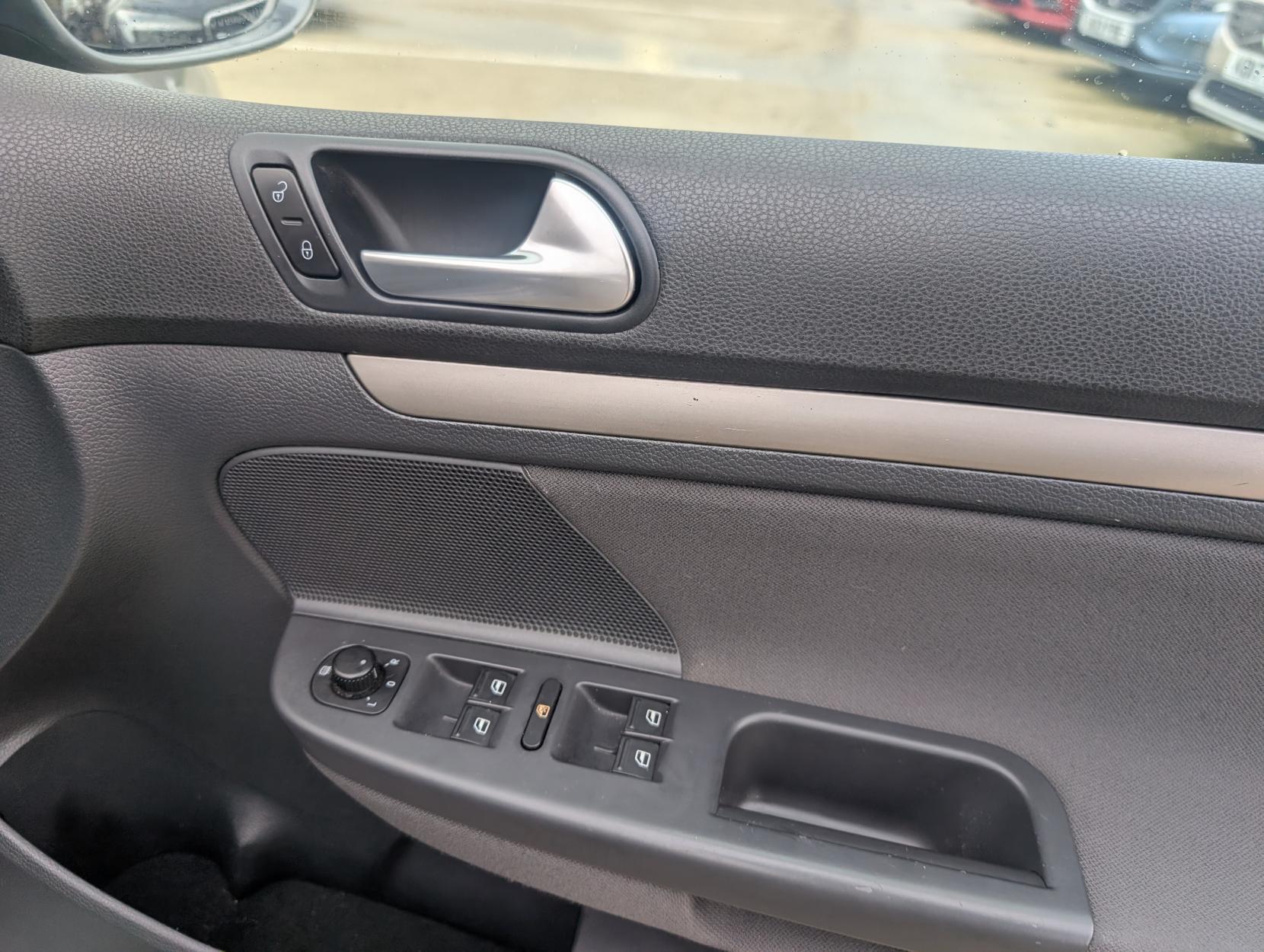 Volkswagen Golf 1.9 TDI Match Hatchback 5dr Diesel DSG (153 g/km, 103 bhp)