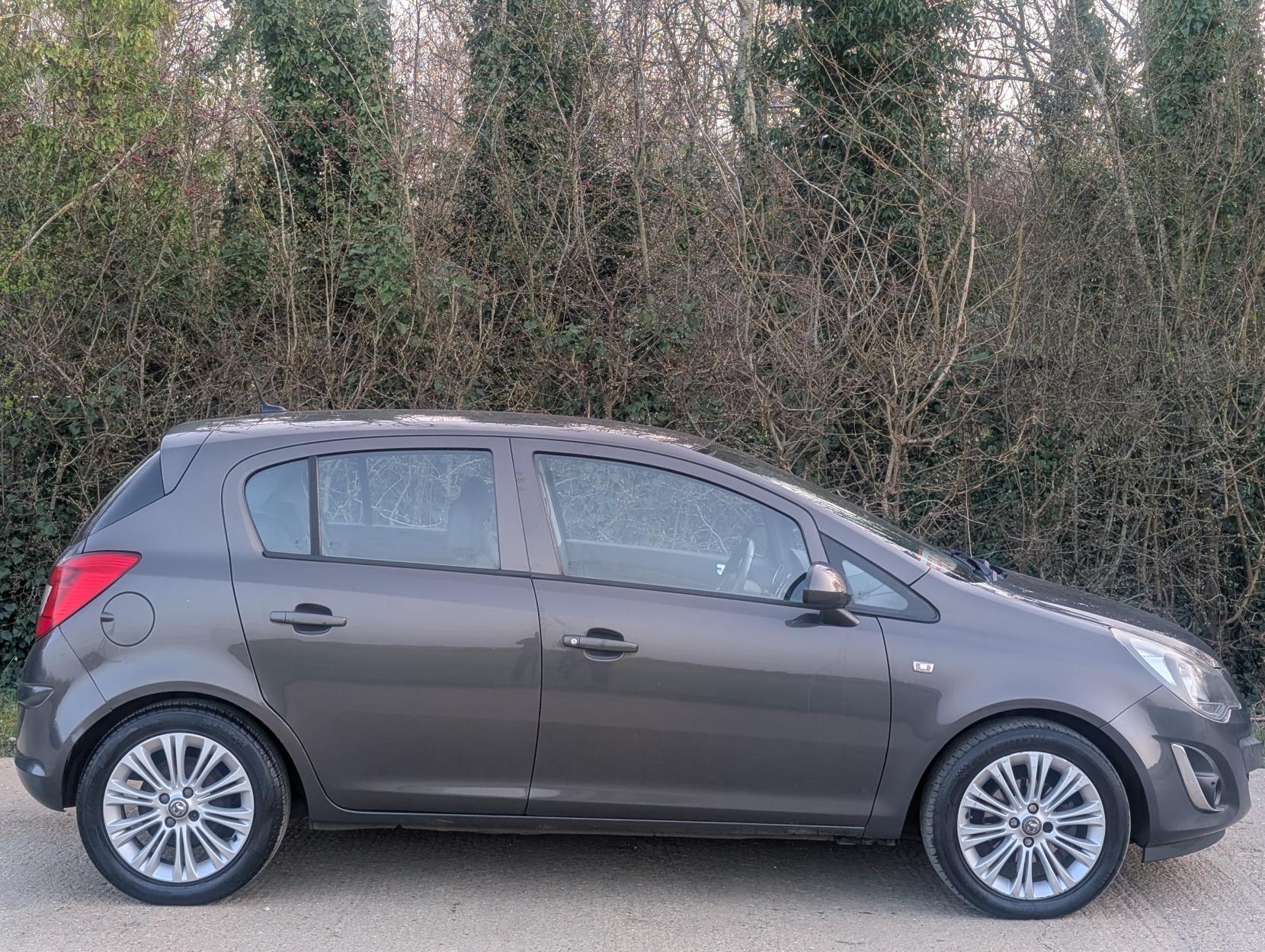 Vauxhall Corsa 1.4 16V SE Hatchback 5dr Petrol Manual Wide Ratio Euro 5 (100 ps)