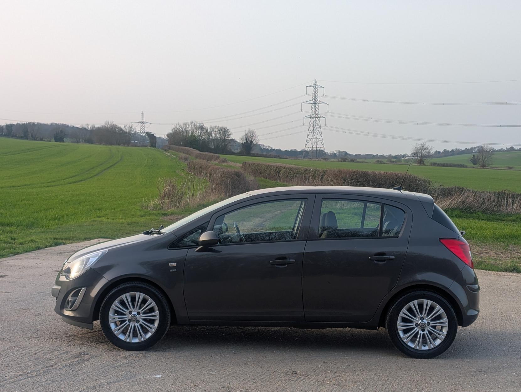 Vauxhall Corsa 1.4 16V SE Hatchback 5dr Petrol Manual Wide Ratio Euro 5 (100 ps)