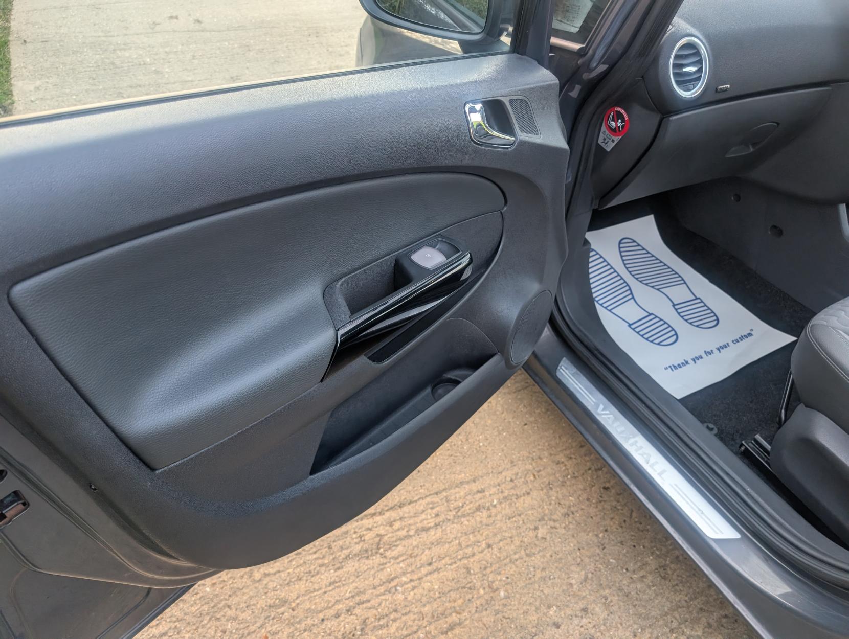 Vauxhall Corsa 1.4 16V SE Hatchback 5dr Petrol Manual Wide Ratio Euro 5 (100 ps)