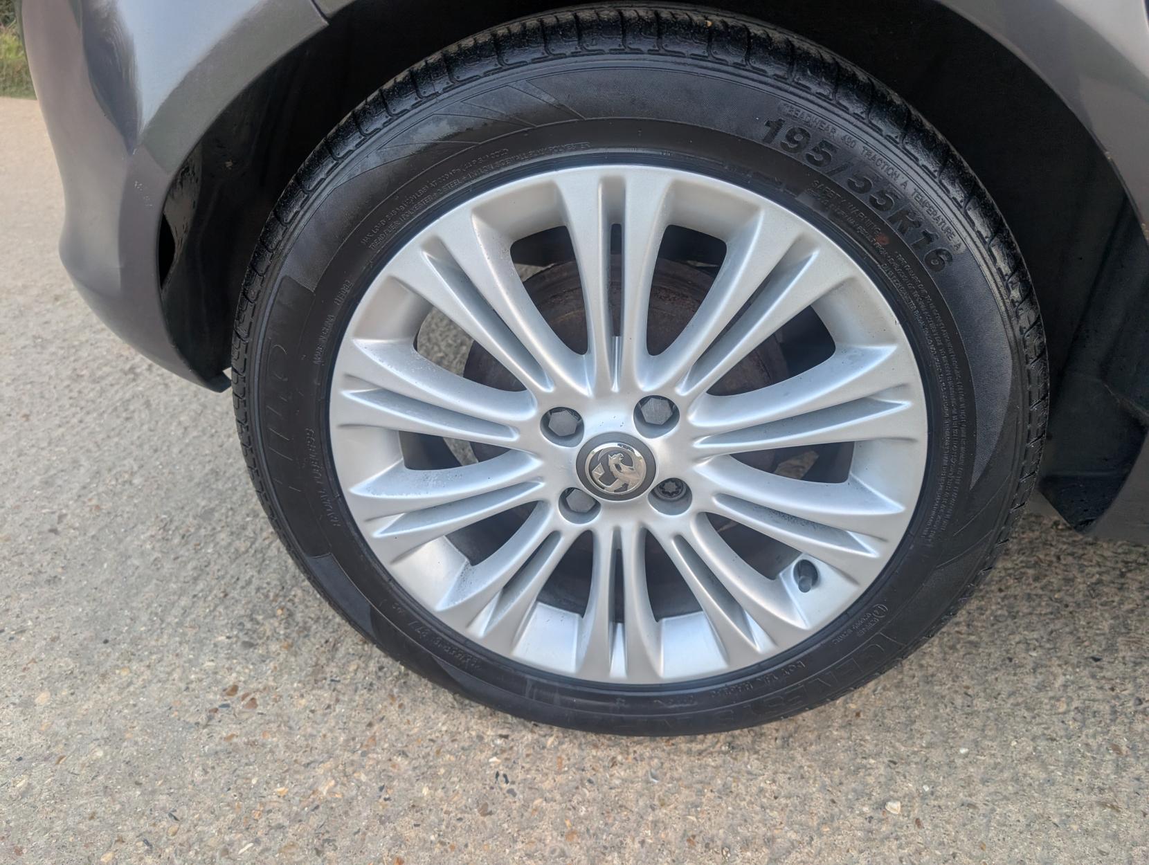 Vauxhall Corsa 1.4 16V SE Hatchback 5dr Petrol Manual Wide Ratio Euro 5 (100 ps)