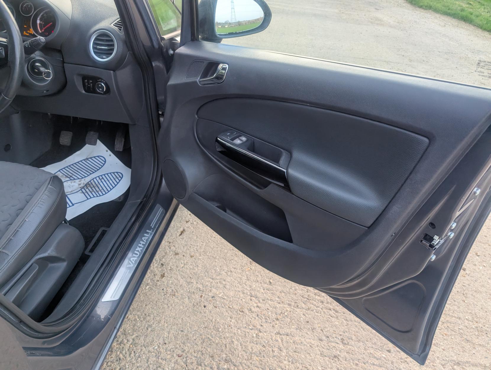 Vauxhall Corsa 1.4 16V SE Hatchback 5dr Petrol Manual Wide Ratio Euro 5 (100 ps)