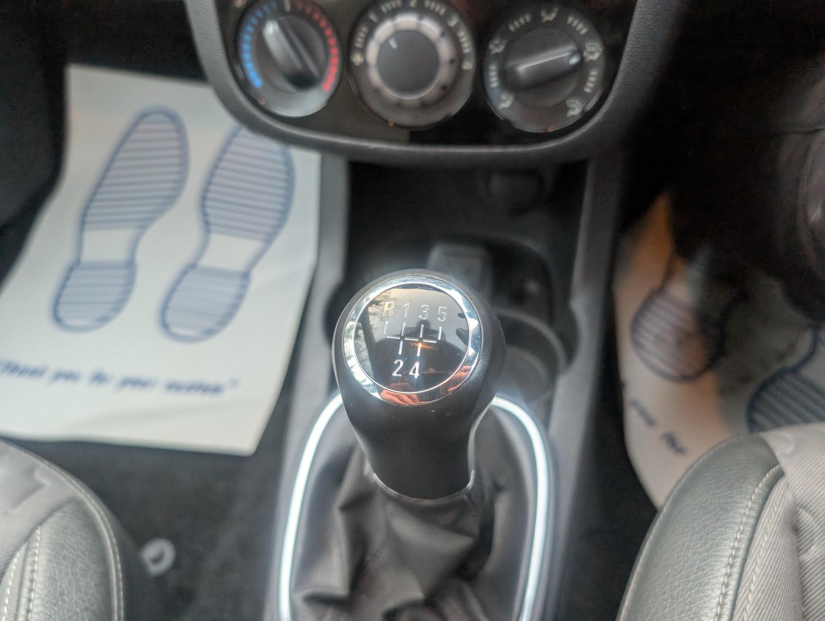 Vauxhall Corsa 1.4 16V SE Hatchback 5dr Petrol Manual Wide Ratio Euro 5 (100 ps)