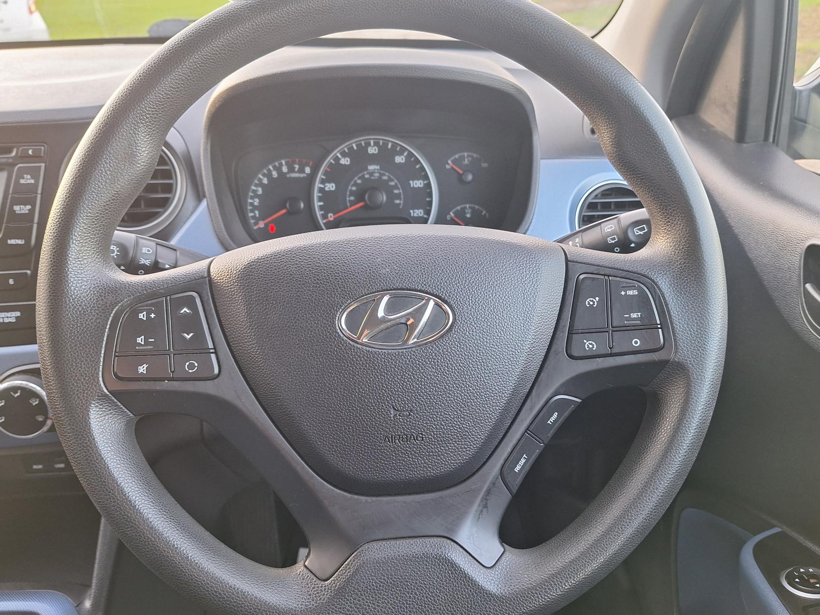 Hyundai i10 1.2 SE Hatchback 5dr Petrol Manual Euro 5 (87 ps)