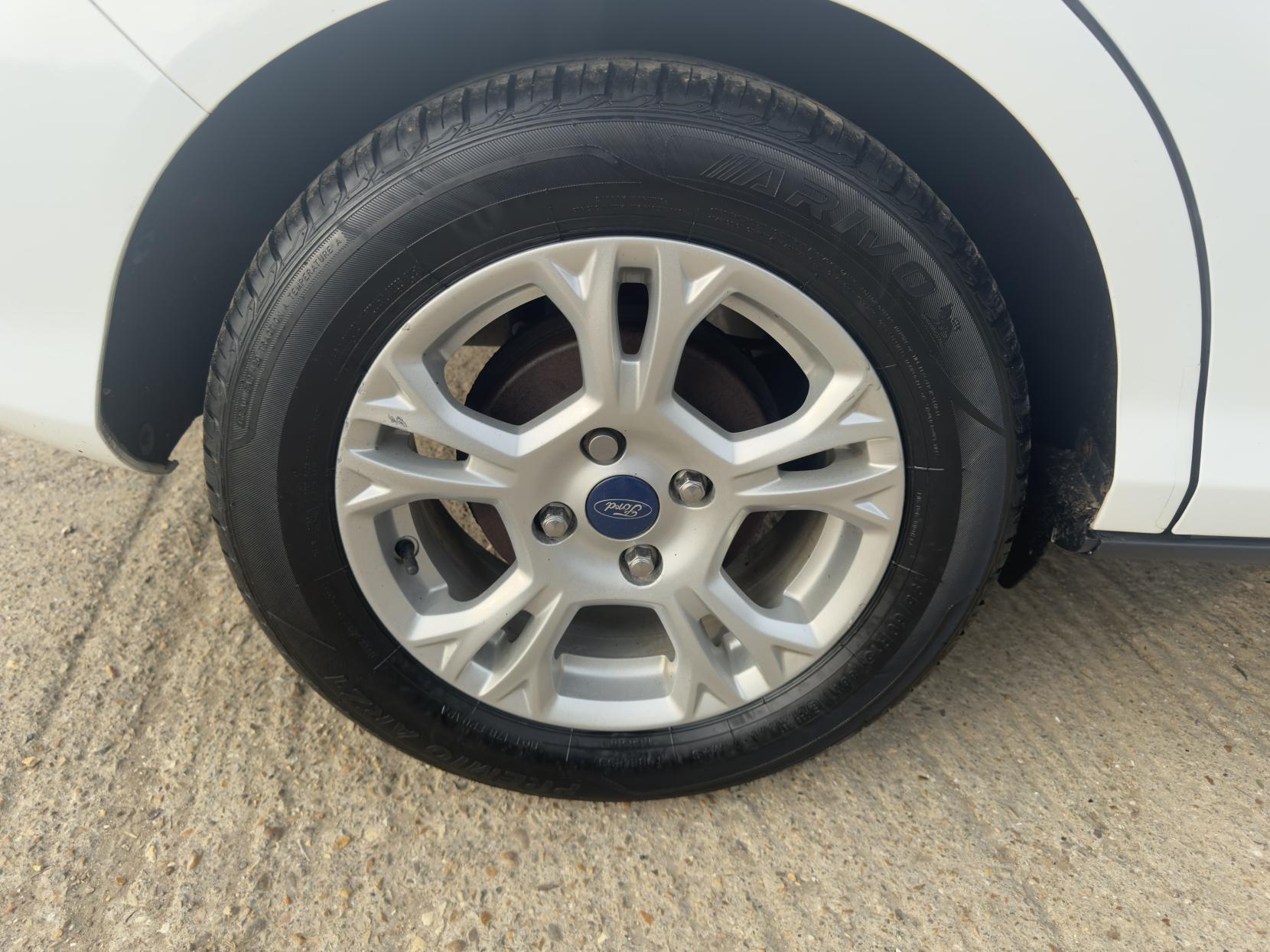 Ford B-Max 1.4 Zetec MPV 5dr Petrol Manual Euro 5 (90 ps)