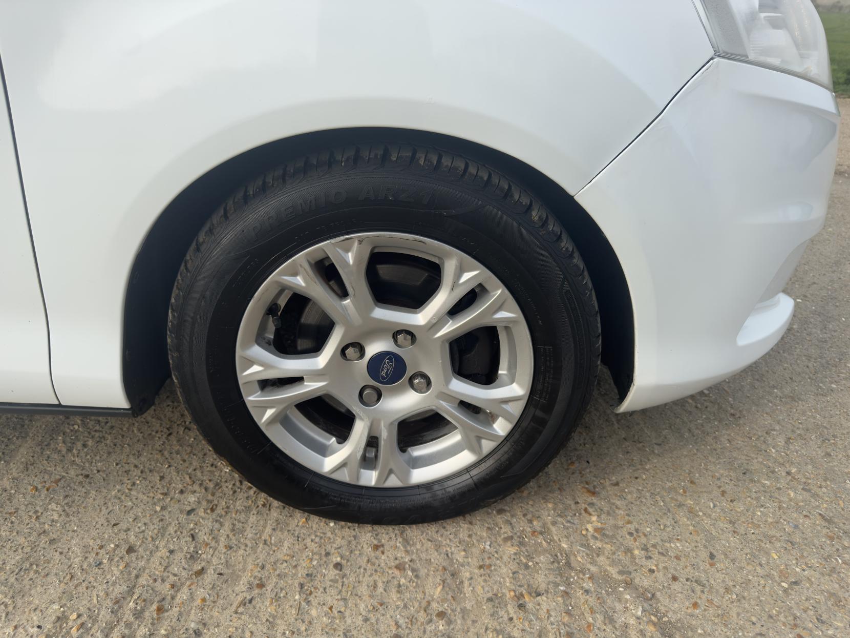 Ford B-Max 1.4 Zetec MPV 5dr Petrol Manual Euro 5 (90 ps)