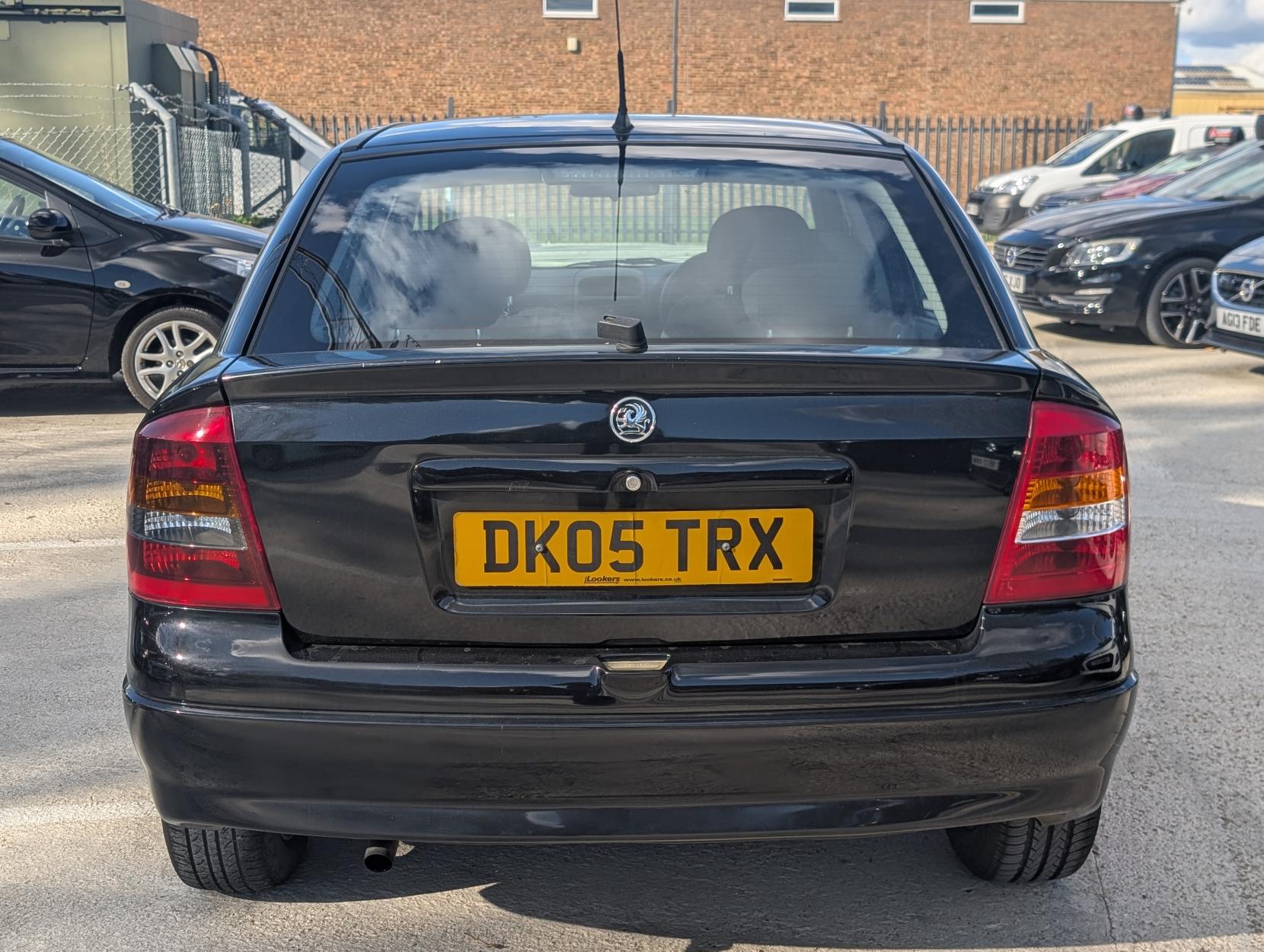 Vauxhall Astra 1.4i 16v Enjoy Hatchback 5dr Petrol Manual (167 g/km, 89 bhp)