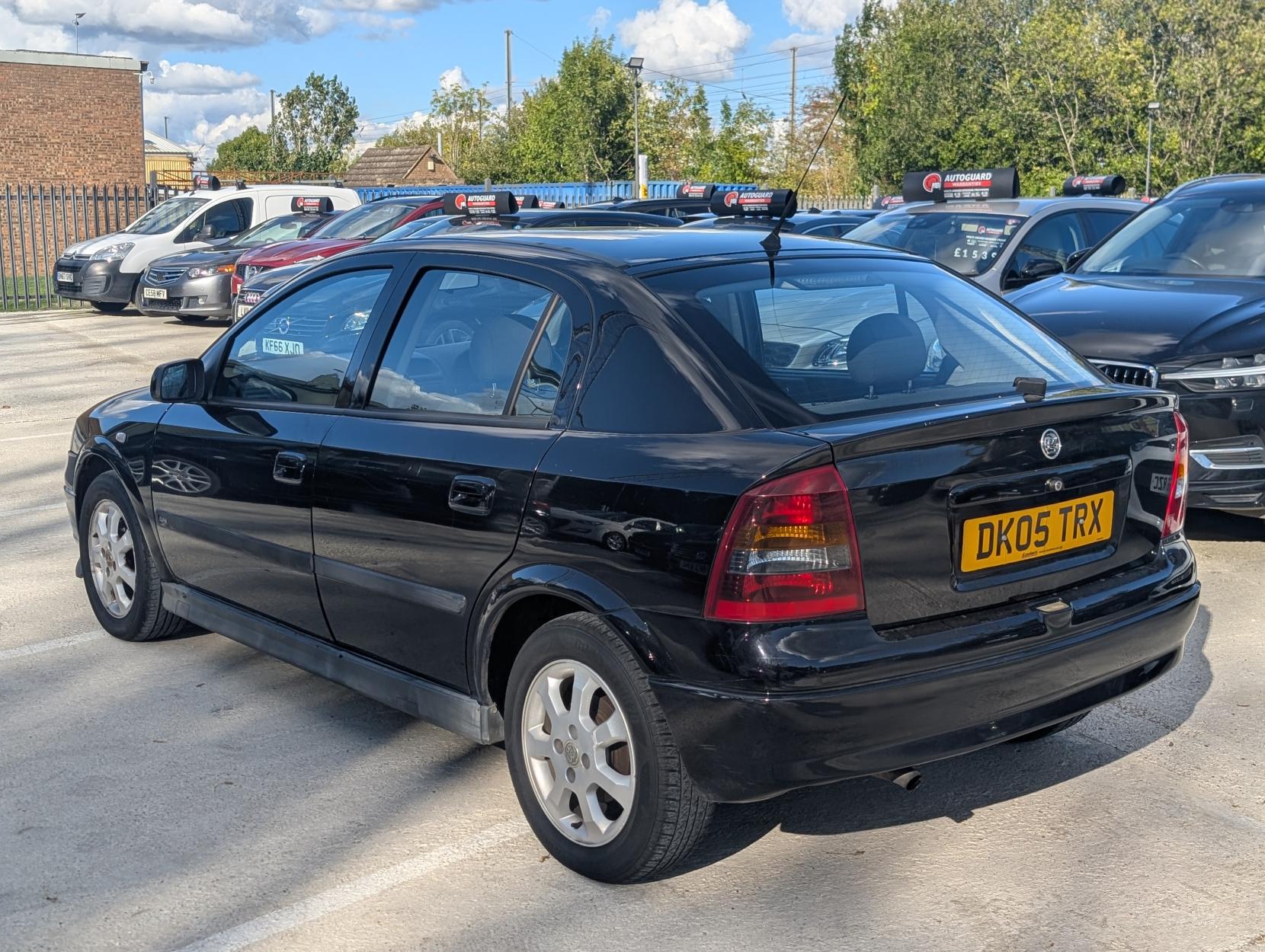 Vauxhall Astra 1.4i 16v Enjoy Hatchback 5dr Petrol Manual (167 g/km, 89 bhp)