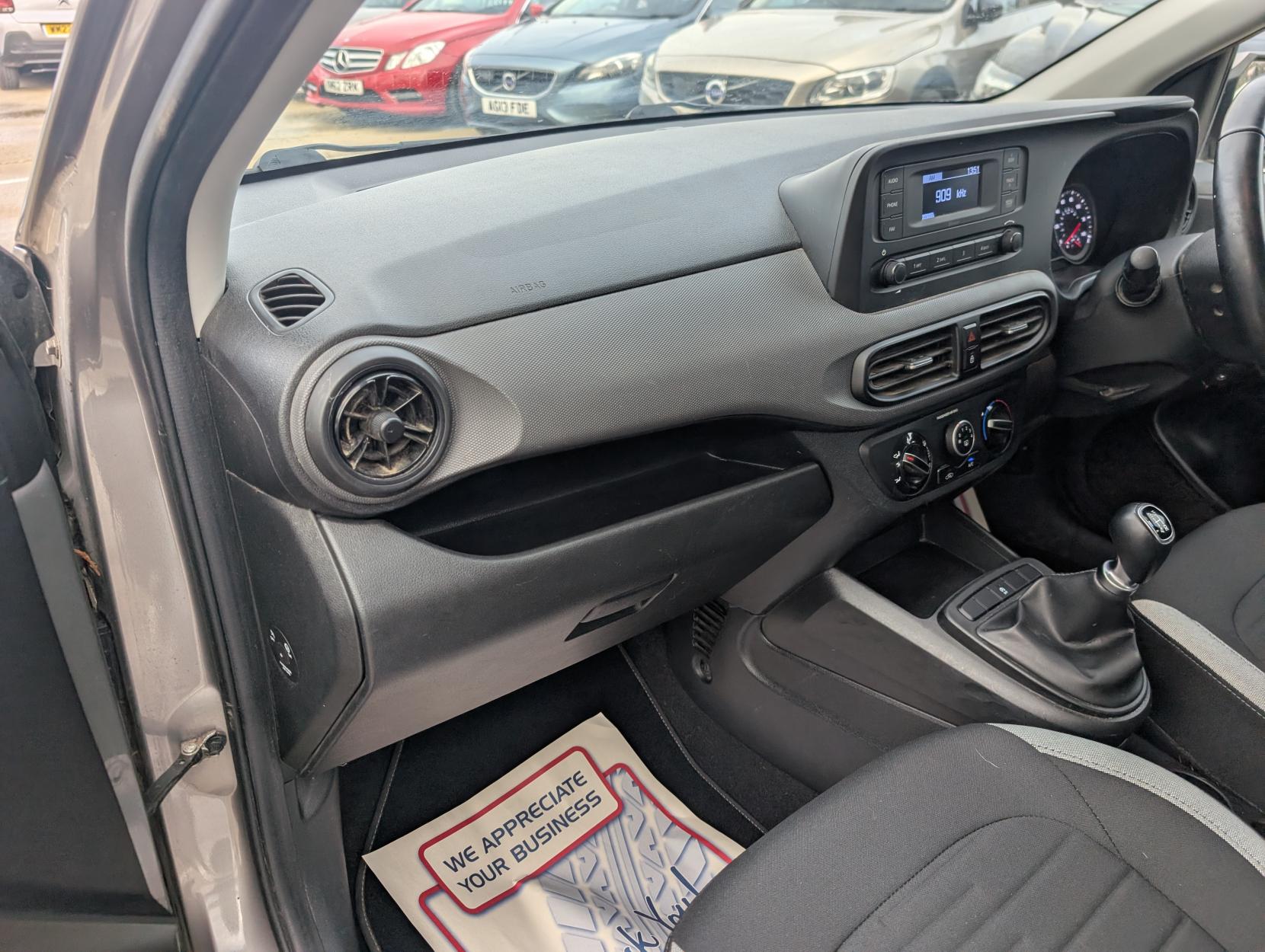 Hyundai i10 1.0 SE Hatchback 5dr Petrol Manual Euro 6 (s/s) (67 ps)