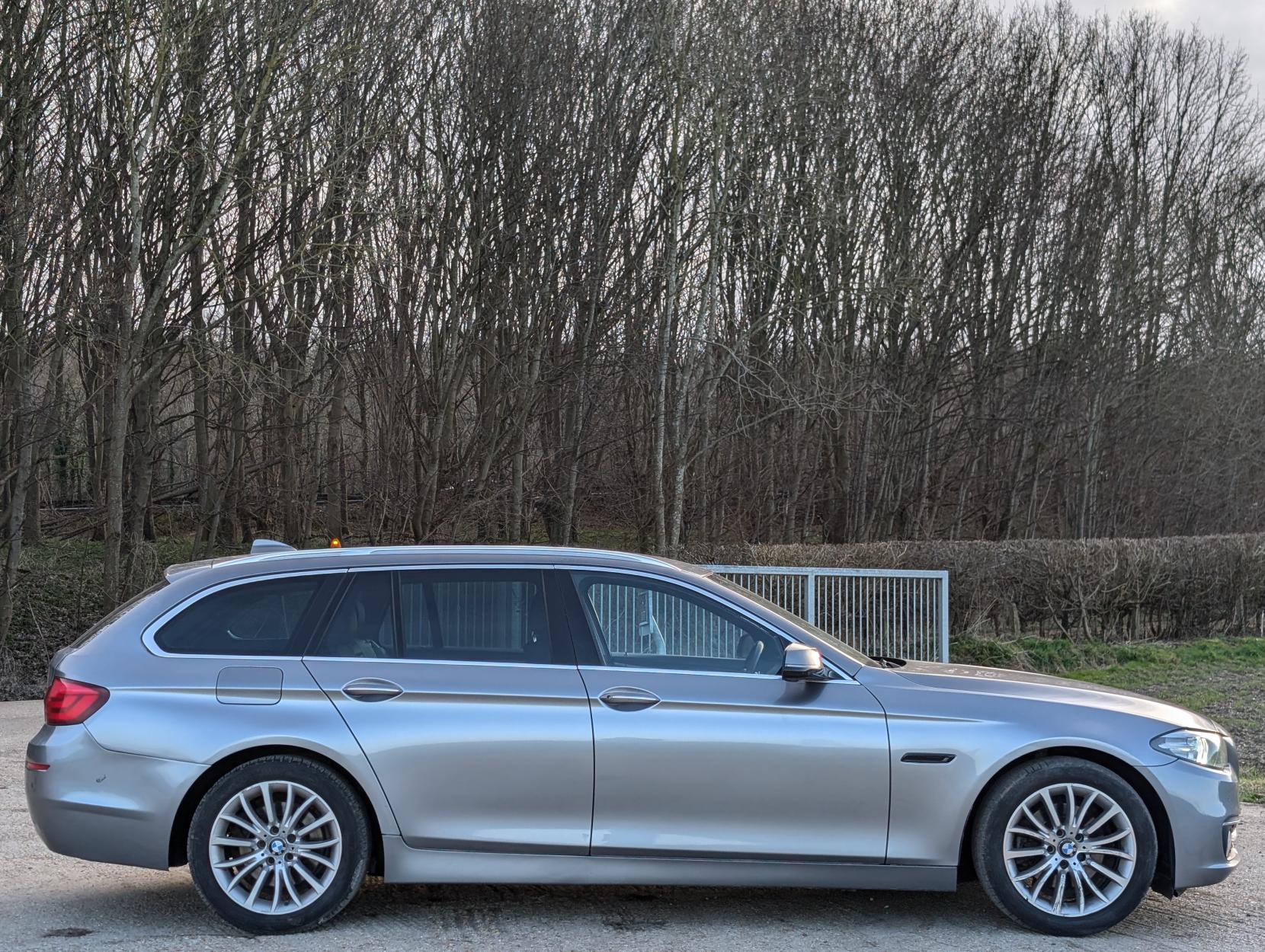 BMW 5 Series 2.0 520d Luxury Touring 5dr Diesel Auto Euro 6 (s/s) (184 ps)