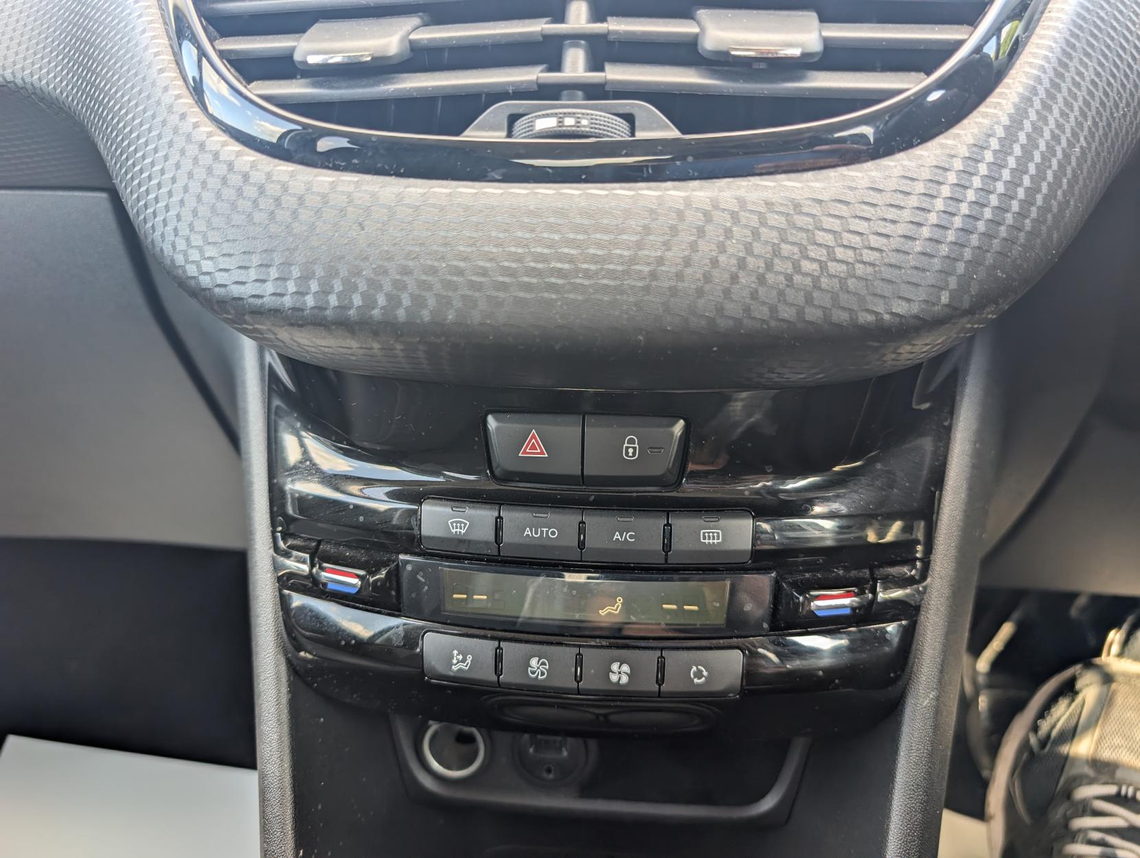 Peugeot 2008 1.2 PureTech Allure SUV 5dr Petrol Manual Euro 6 (82 ps)