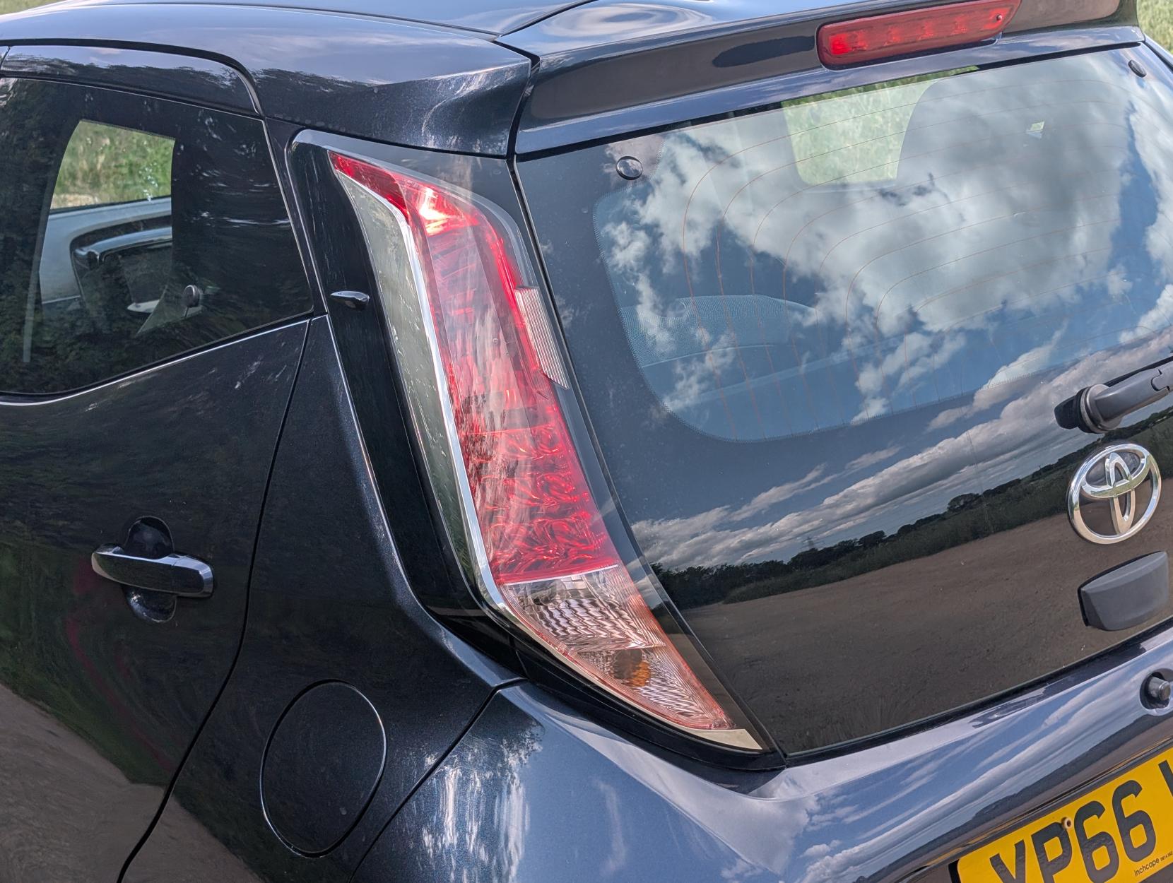 Toyota AYGO 1.0 VVT-i x-pression x-wave 5dr Petrol x-shift Euro 6 (Safety Sense) (68 ps)